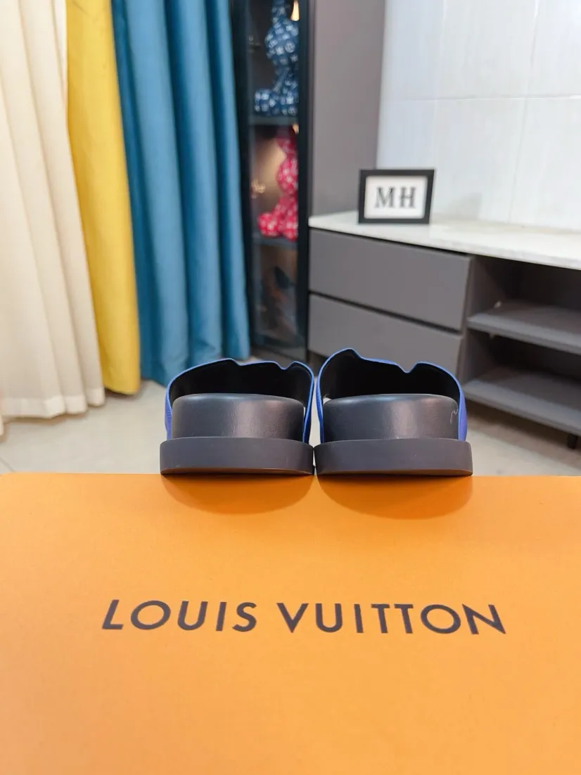 Men's shoes💰300🌹🌹【LV】Multi-color new men's slippers, original top quality version, original special cowhide cross pattern➕sheepskin inside and side, non-slip combined sole, more stable walking, more comfortable and lightweight, high-end and generous, size: 38~44